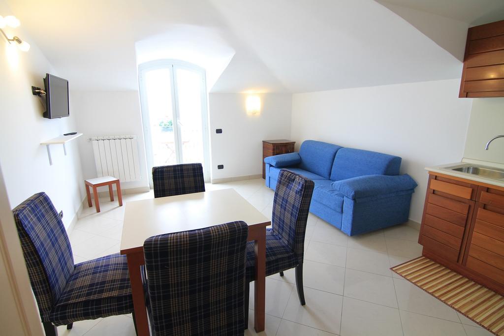 Residenza Marina Apartman Riva Ligure Szoba fotó